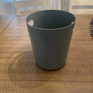 Mainstays Light School Grey Wastebasket